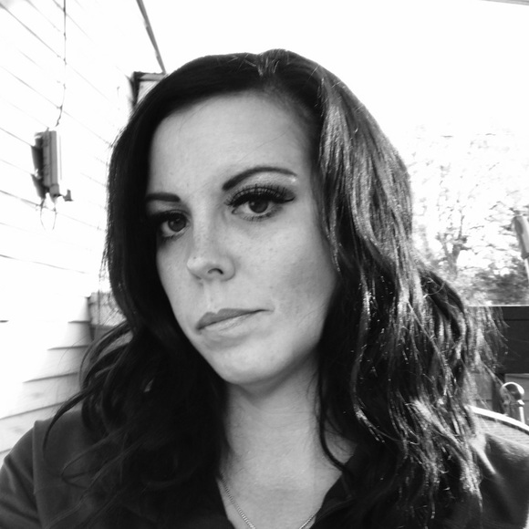 Meet your Posher, Julie - Picture 1 of 1